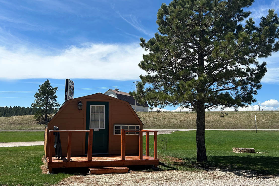 Custer Crossing Family Campground Cabin 003